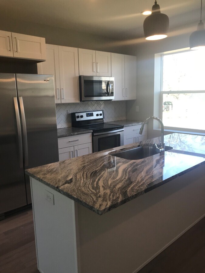 Photo - 1446 W 6th Ave