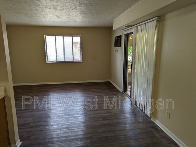 Photo - 6054 In the Pines Dr SE