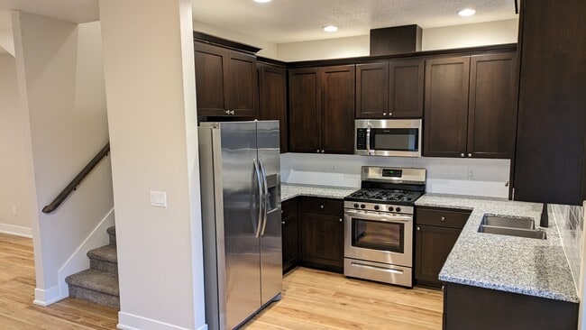 Cocina - 643 NE Kerns Dr