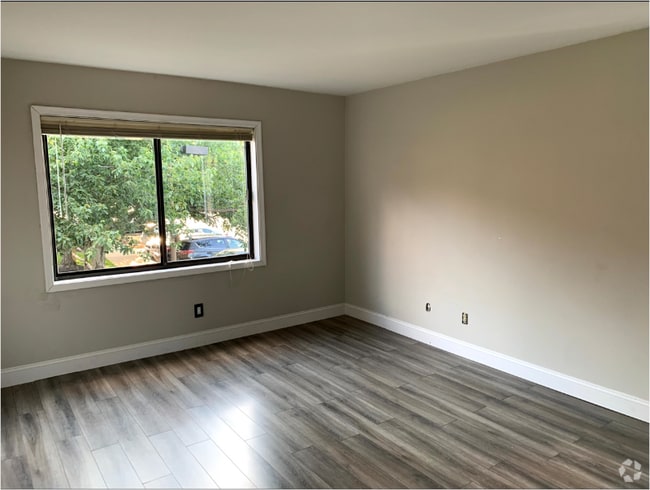 Building Photo - 6441 Richmond Hwy Unit 201 Rental