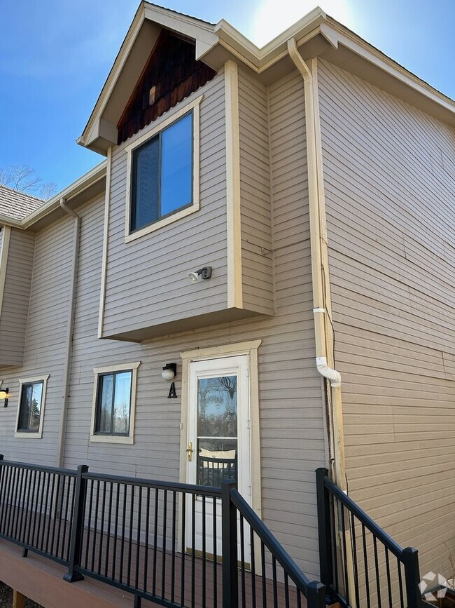 Building Photo - Available NOW - 2 Bed 1.5 Bath with AC - M... Rental