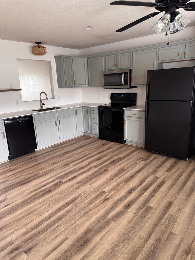 Photo - 3 Bedroom || 2 Full Bathroom & 2 Half Bathroom Townhome