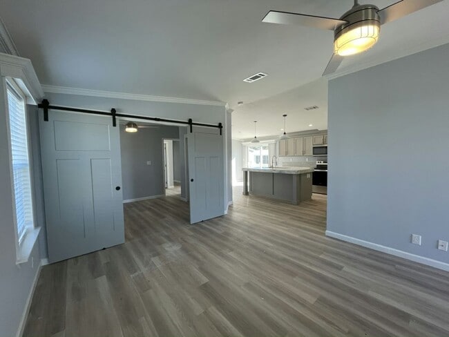Photo - 4104 Guilder St