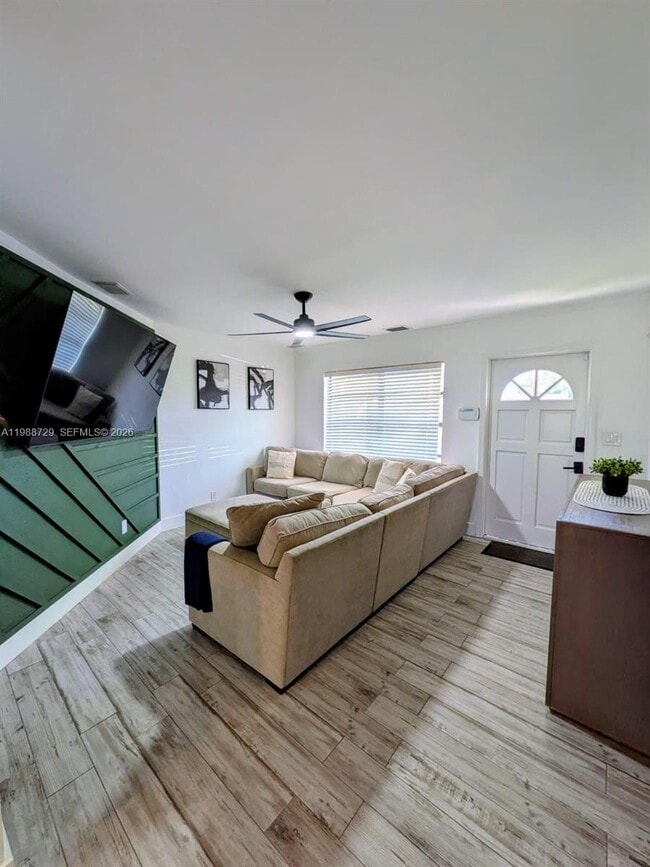 Photo - 301 NW 51st St