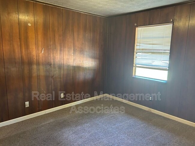 Photo - 210 E Chappell St