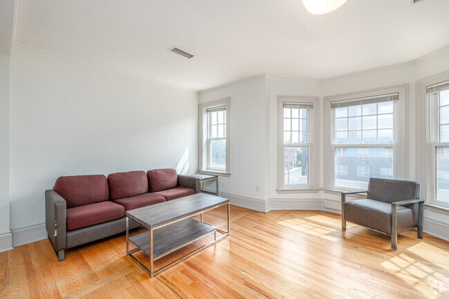 Interior Photo - 900 East Fayette Group, LLC Rental
