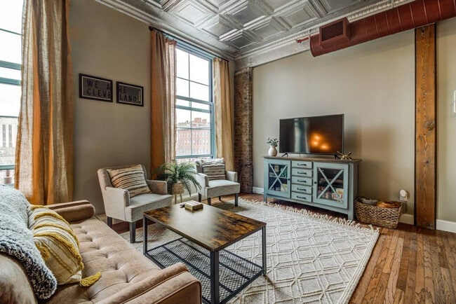 Building Photo - 408 W St Clair Ave Unit SI FL3-ID1593909P