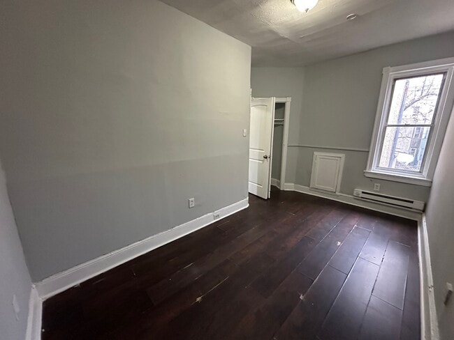 Photo - 1948 E Monmouth St