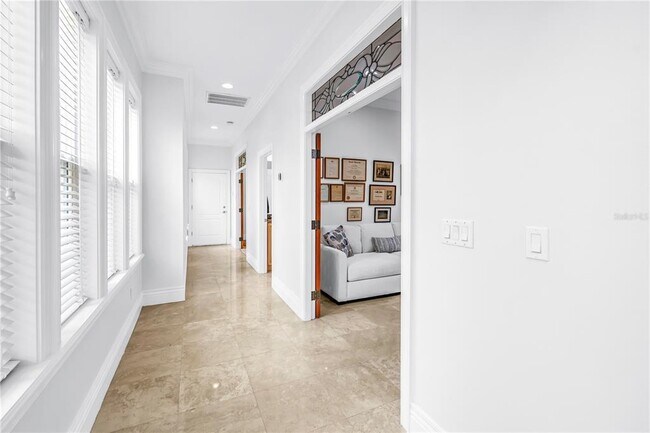 Photo - 1133 Abbeys Way