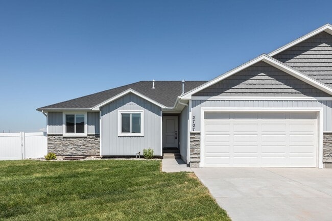 Building Photo - BRAND NEW 5 BED 3 BATH HOME IN IDAHO FALLS