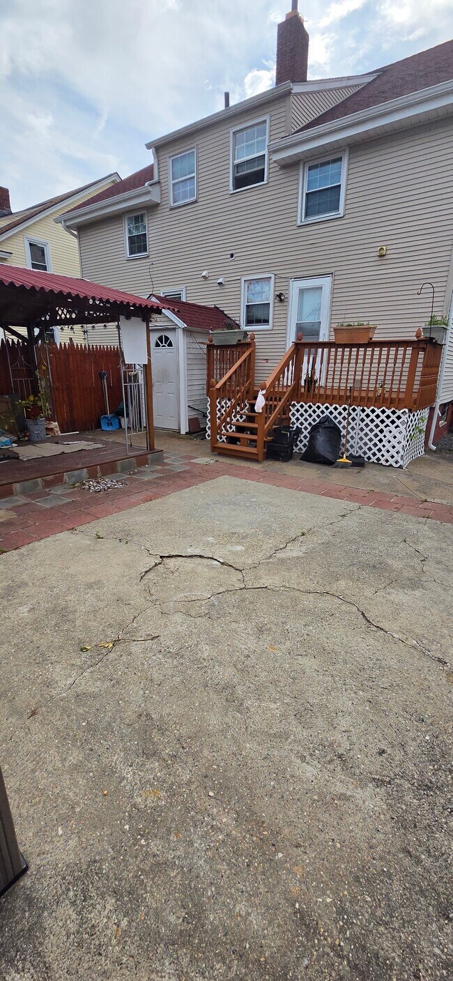 Photo - 396 Wellington Ave