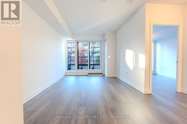 Photo - 700 Sheppard Ave W Unité 203