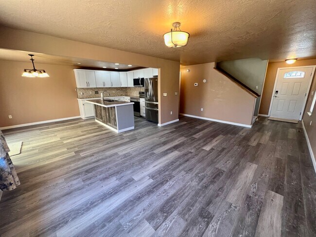 Photo - 943 Glengrove Ave House