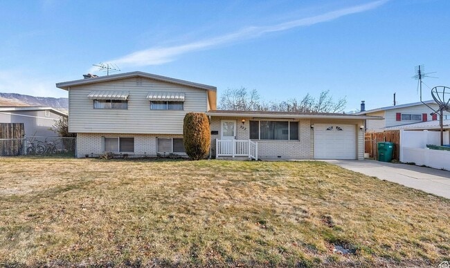 Photo - 922 N 60 E House