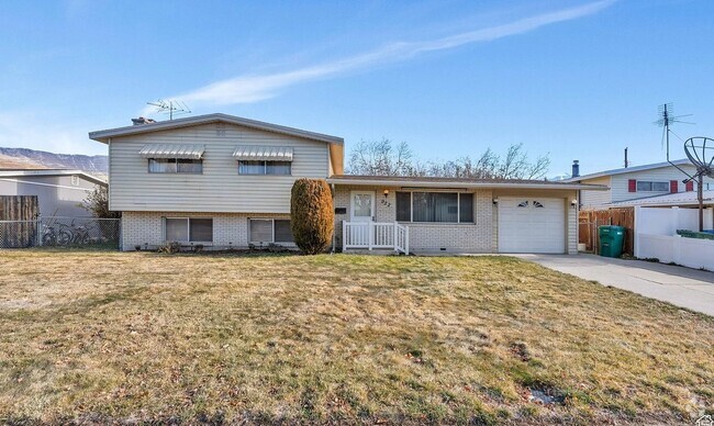 Building Photo - 922 N 60 E Rental