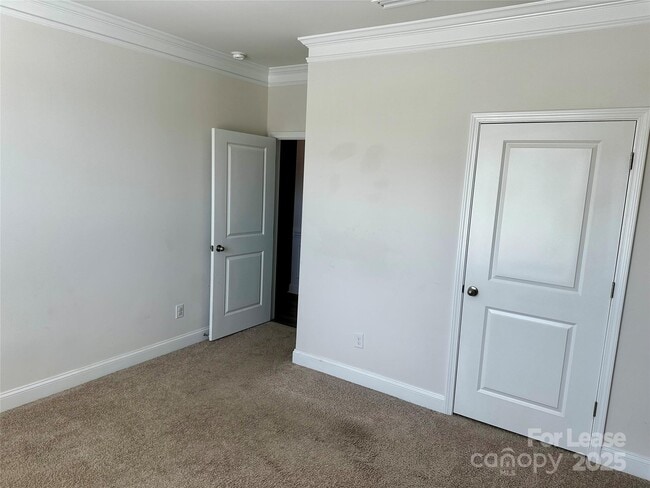 Photo - 340 Secretariat Dr