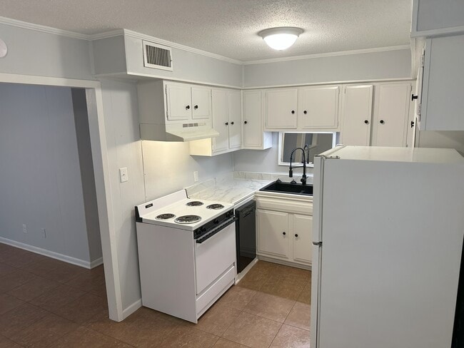 Building Photo - 216 Wedgewood St Unit Apartment #2
