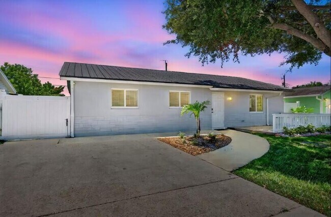 Photo - 516 E Whitney Dr