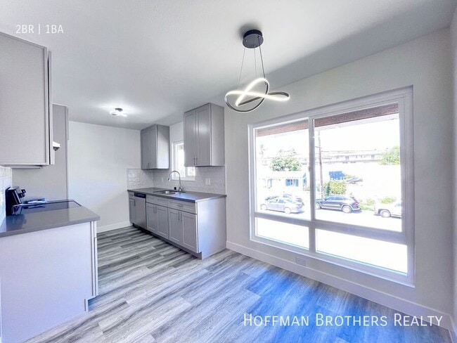 Building Photo - 530 W Arbor Vitae St Unit 6