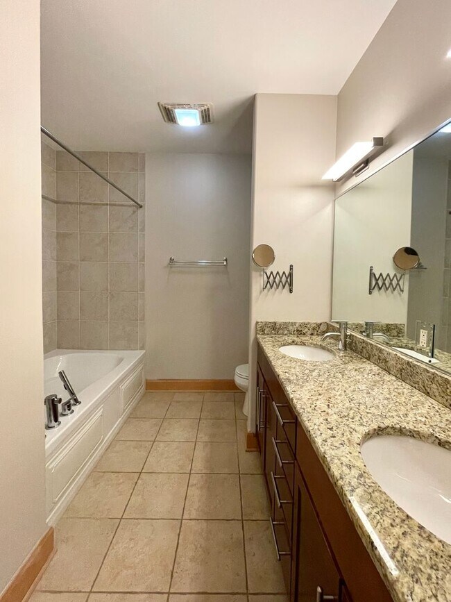 Photo - Luxury Top-Floor Condo for Rent Unidad 1112