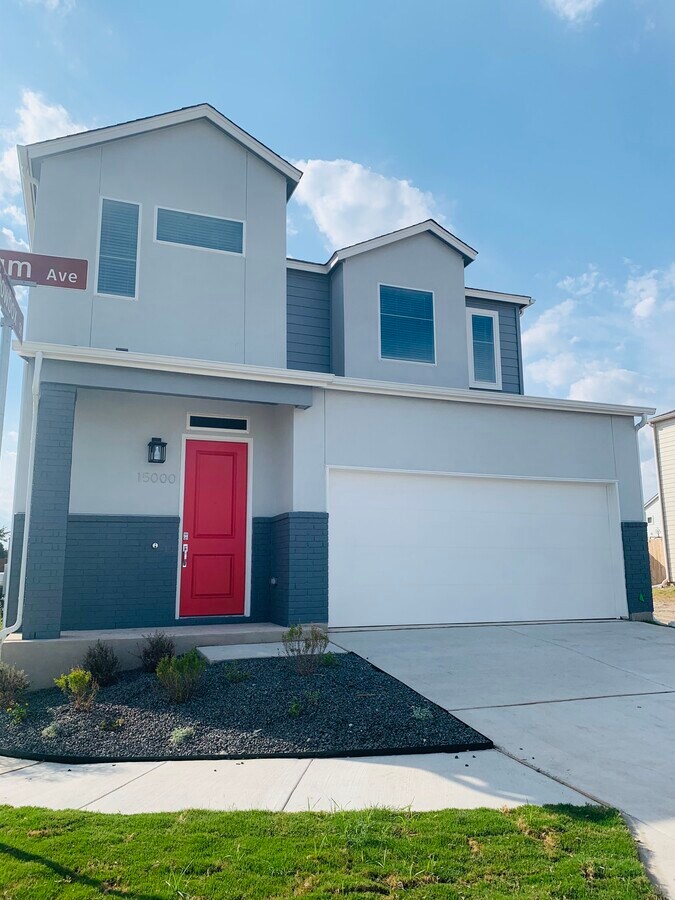 Photo - 15000 Forum Ave