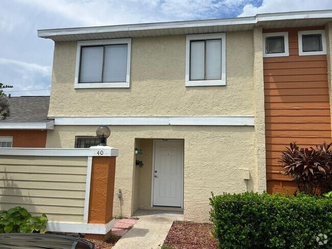 Building Photo - Spacious 2-level townhouse Kissimmee