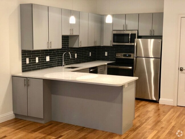 Building Photo - 166 Newbury St Unit 3R Rental