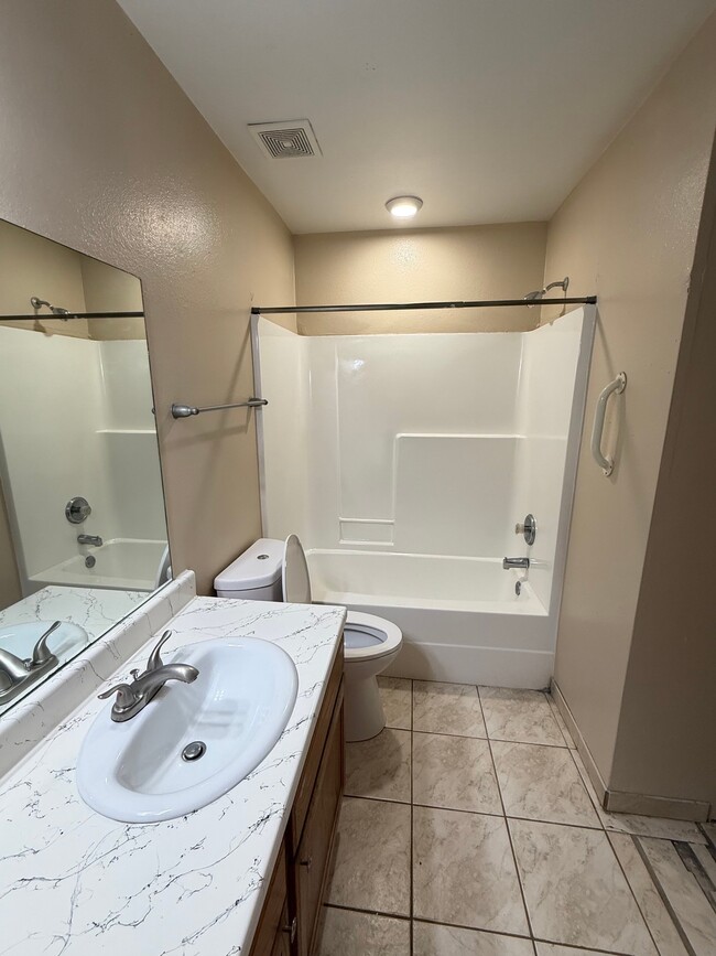 Photo - 811 Cloyd Dr