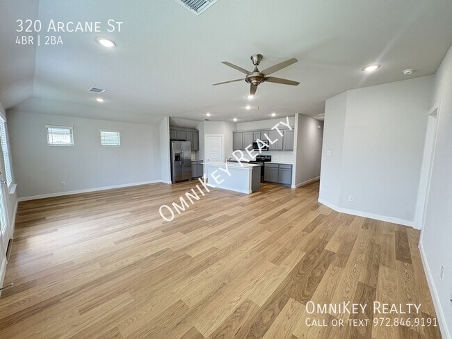 Photo - 320 Arcane St