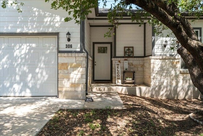 Building Photo - 306 Songwood Dr