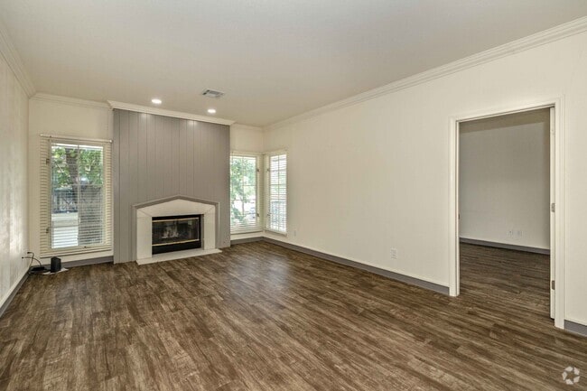2BR, 2BA - 950SF - Family Room
