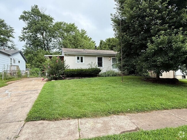 Building Photo - Fully Rehabbed 3 bedroom, 1 bathroom Renta... Rental