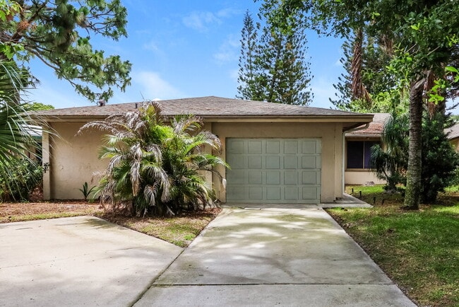 Building Photo - 225 Bayhead Dr