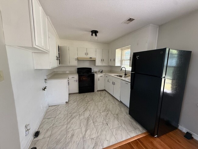 Photo - Now Available! Charming 3 Bedroom, 1 Bathroom Home in Muscle Shoals, AL