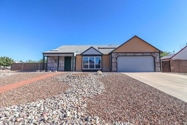 Building Photo - Tucson Desert Oasis: Your Dream 3-Bed Home...