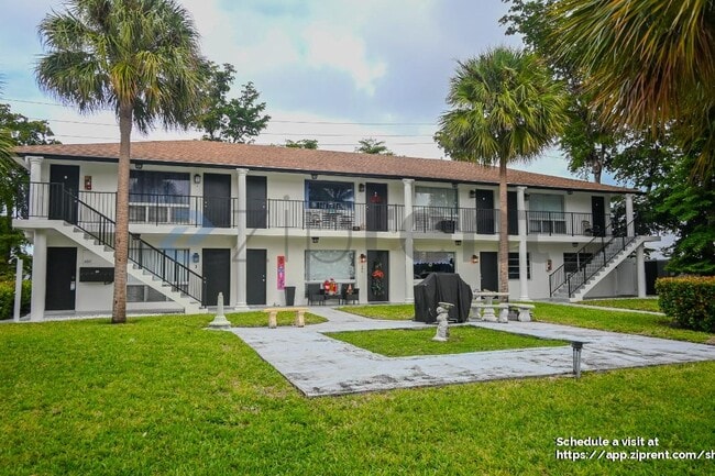 Photo - 2801 NE 49th St