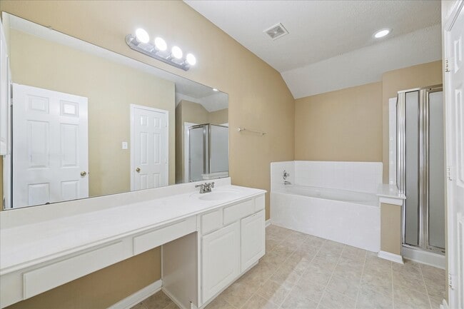 Building Photo - 2614 Willow Springs Ln