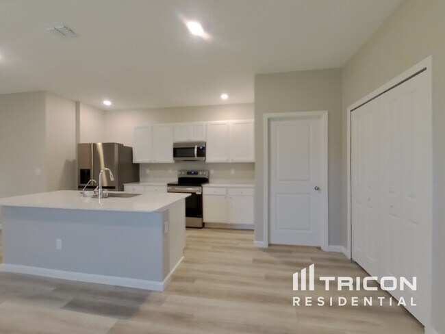 Photo - 2885 Grand Finale St