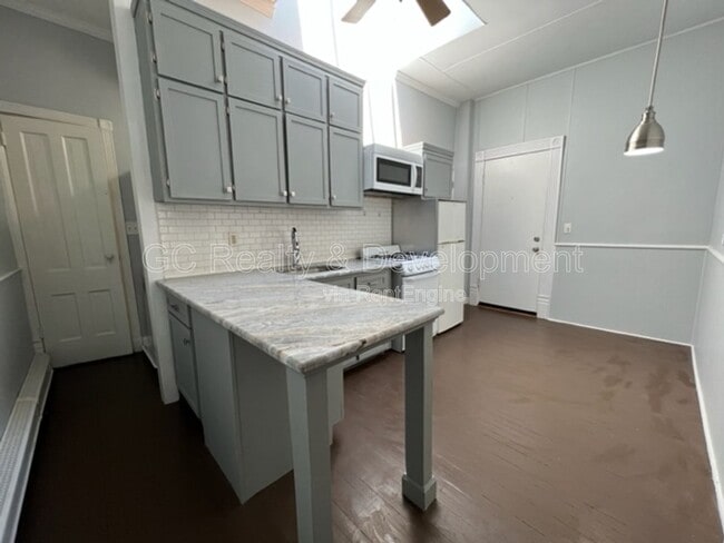 Photo - 220 Main St Unit 2r