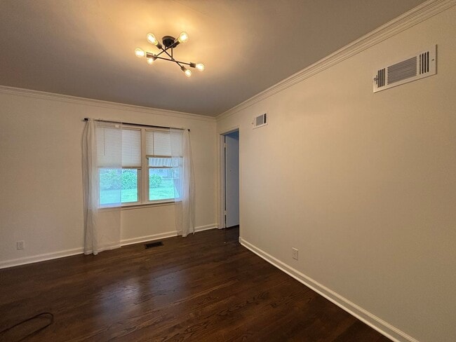 Photo - Adorable 3 bed, 1 bath, 1 car midtown bungalow close to the fairground, restaurants and shopping.