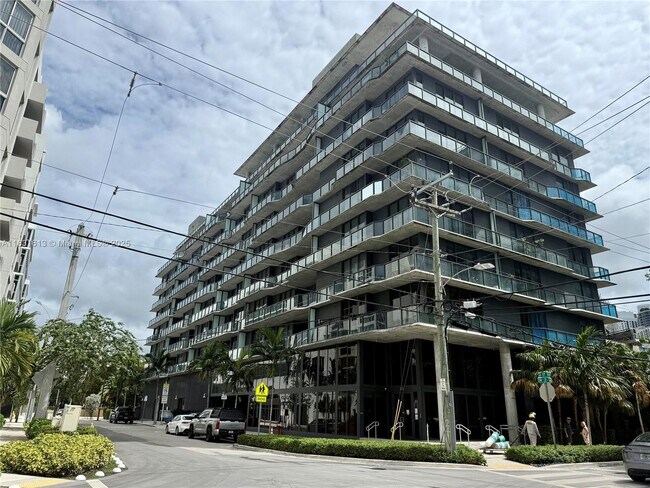 Photo - 201 SW 17th Rd Unidad 810 Rental