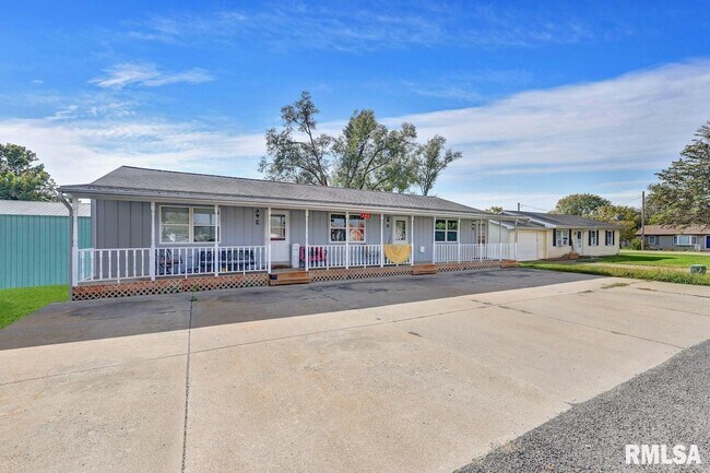 Photo - 103 E 2nd St