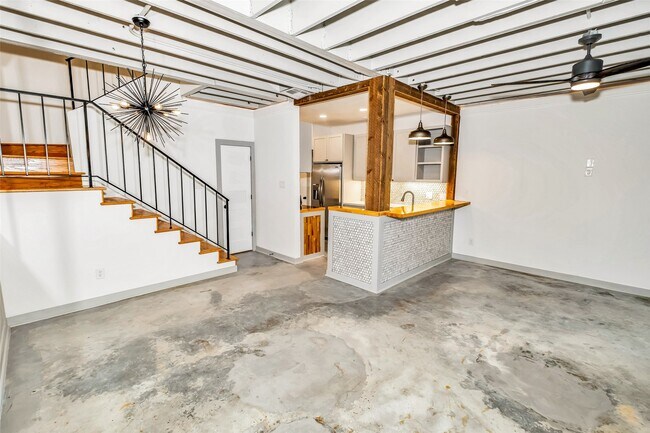 Photo - 1300 Augusta Dr