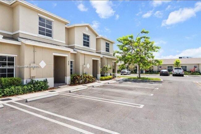Photo - 533 NE 5th Pl Townhome
