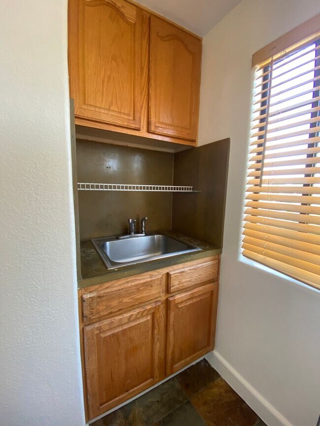 Photo - 338 Henrietta Ave Unit Studio