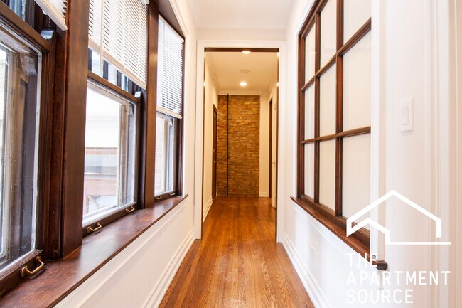 Photo - 652 W Buckingham Pl Unit 2e