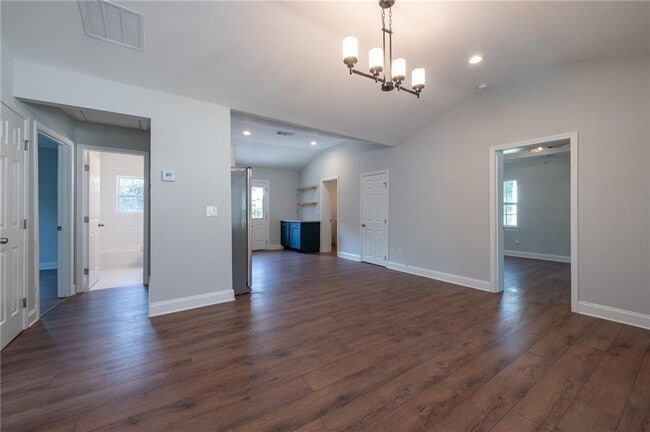 Photo - 331 Camilla Cir SW