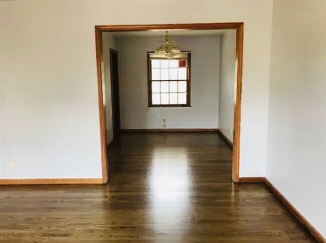 Photo - Fenced yard!