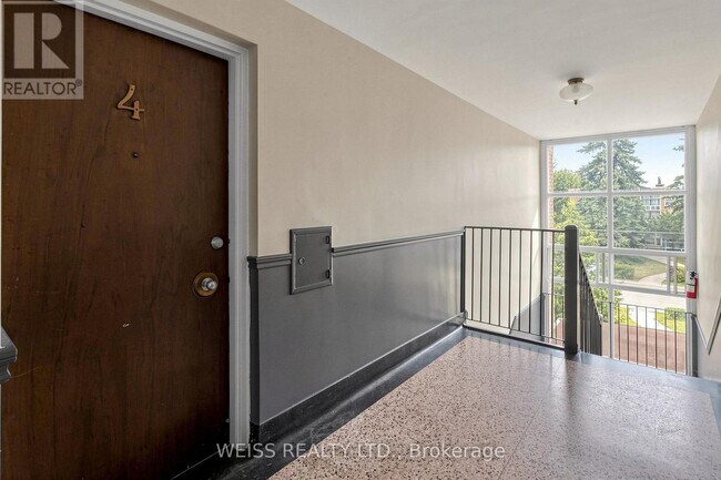 Photo - 17 Fraserwood Ave Unit 4