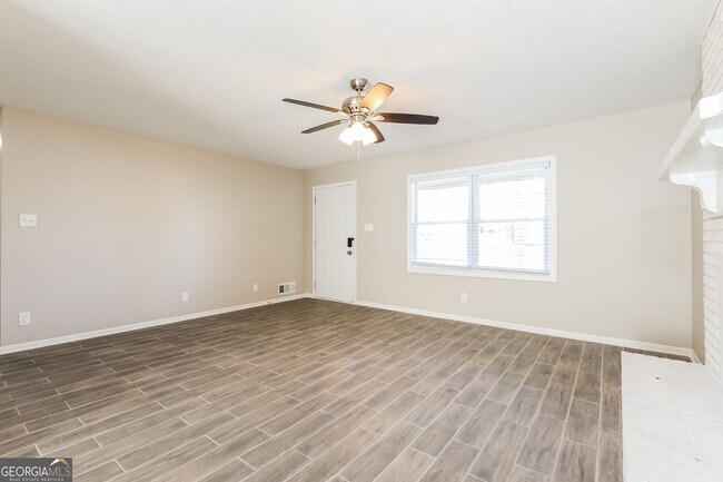 Photo - 219 Deerfield Dr